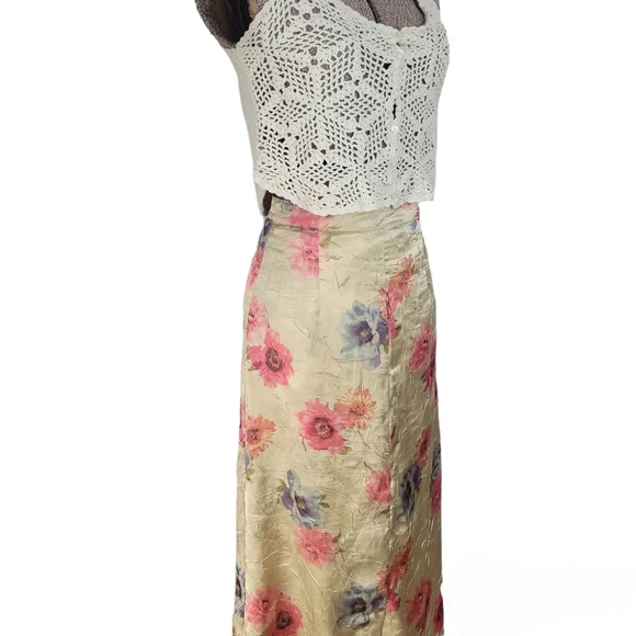 Vintage Gold and pink silky maxi skirt with floral print - Picture 2 of 15